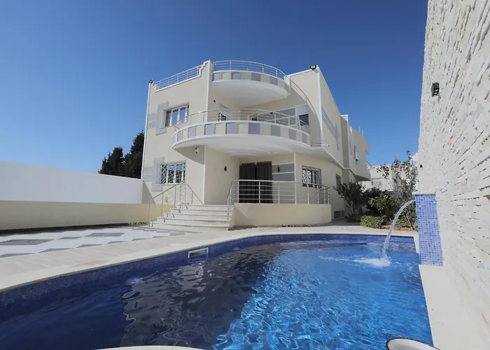 Magnifique Villa Avec Piscine, Pour Vos Vacances !