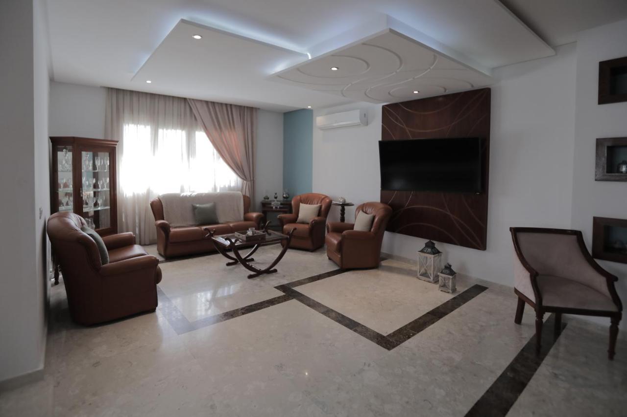 Magnifique Avec Piscine, Pour Vos ! Villa Monastir
