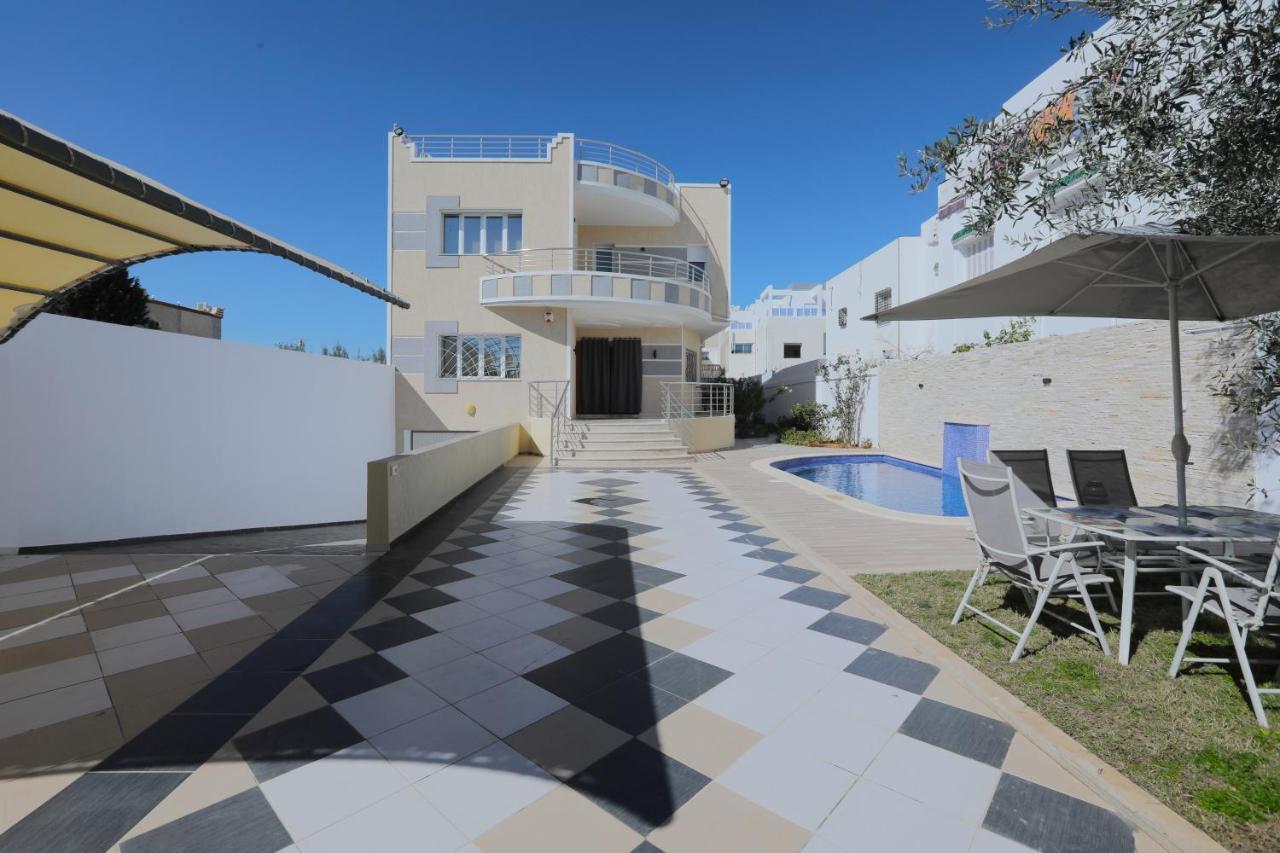 Magnifique Avec Piscine, Pour Vos ! Villa Monastir